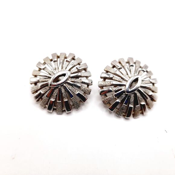 Vintage Crown Trifari Rhodium Plated Clip Earrings, Mid-Century Sunburst Jewelry - Picture 6 of 13